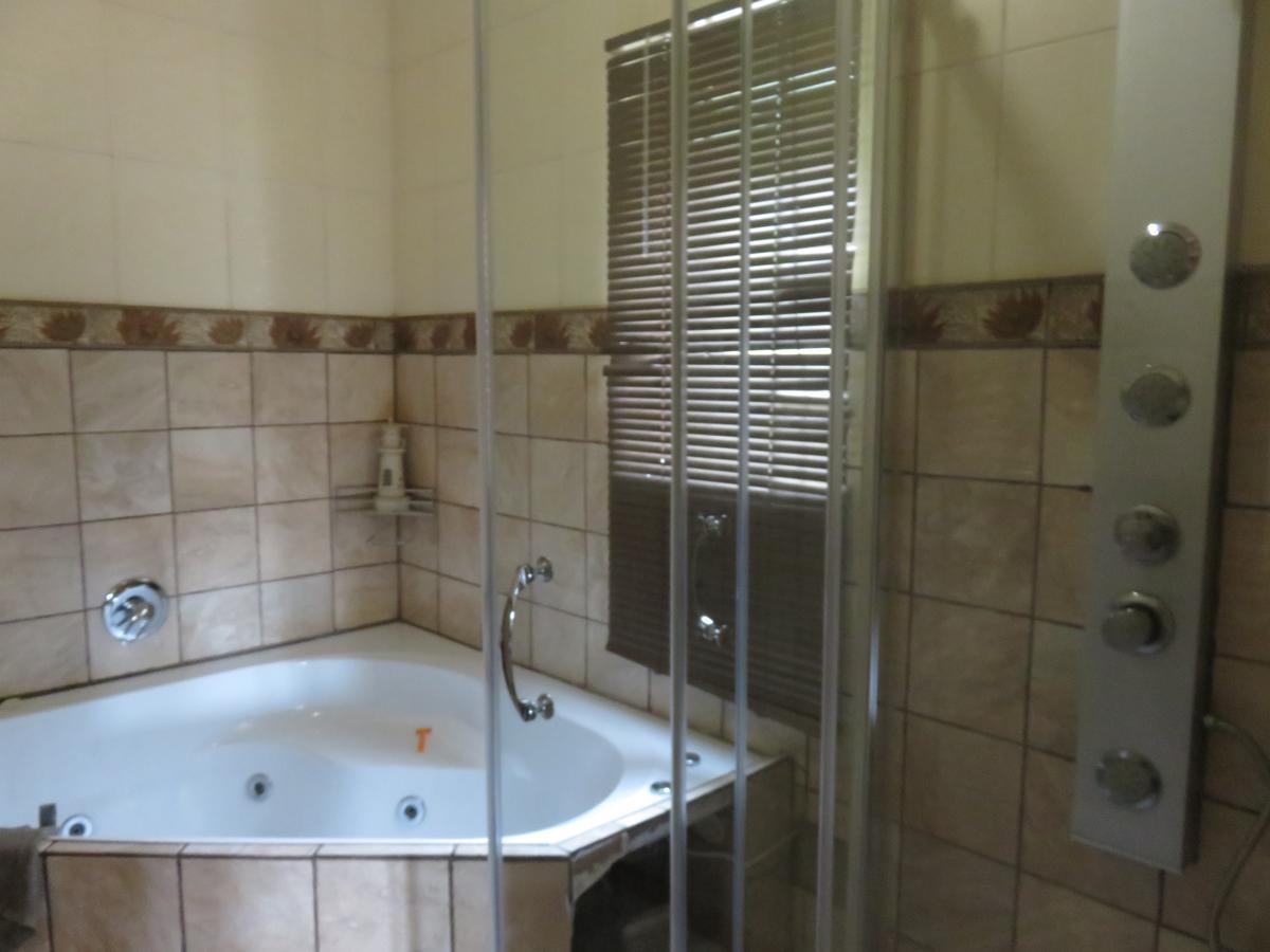 Meerhof Lodge Hartbeespoort Bagian luar foto