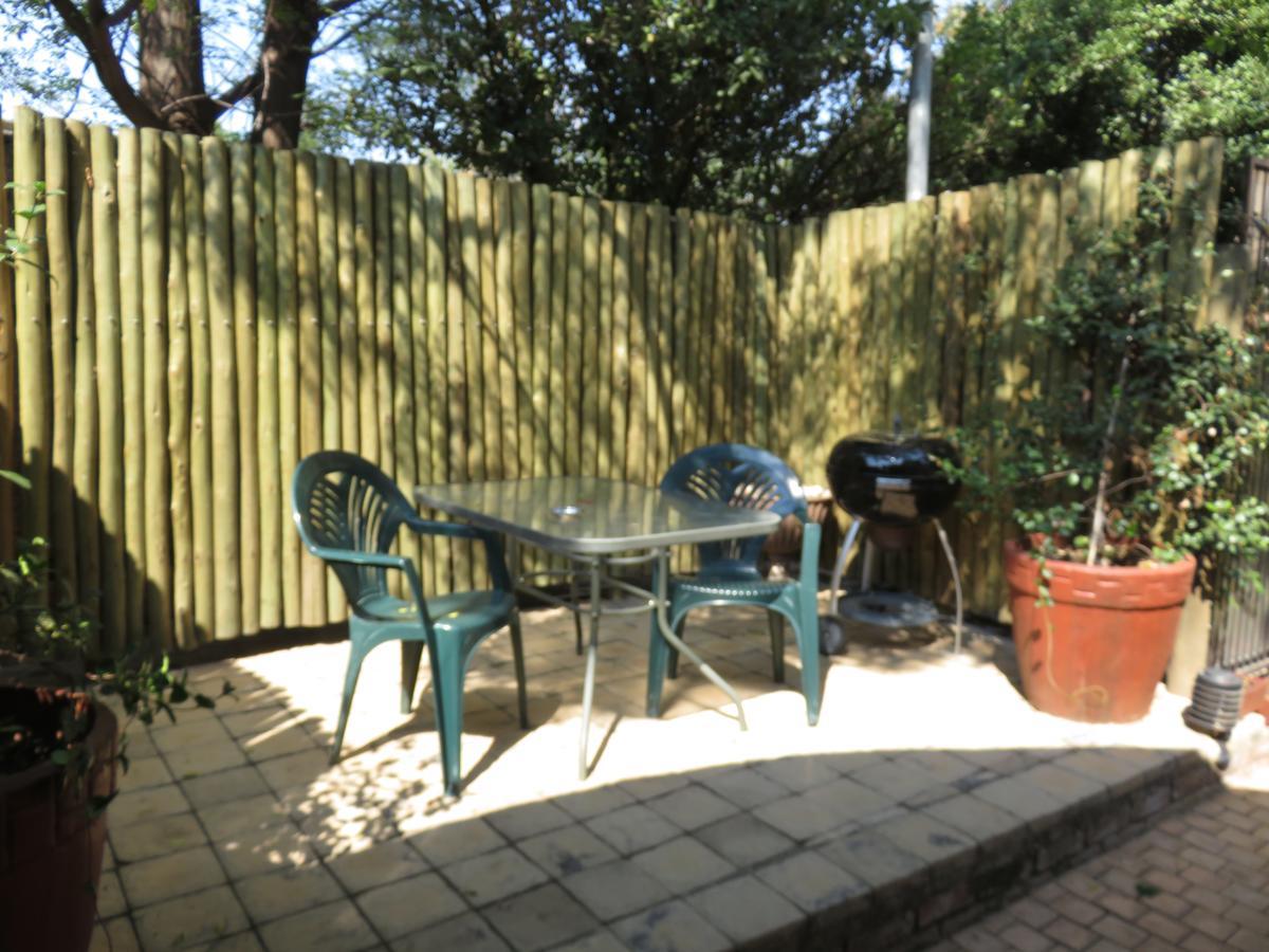 Meerhof Lodge Hartbeespoort Bagian luar foto