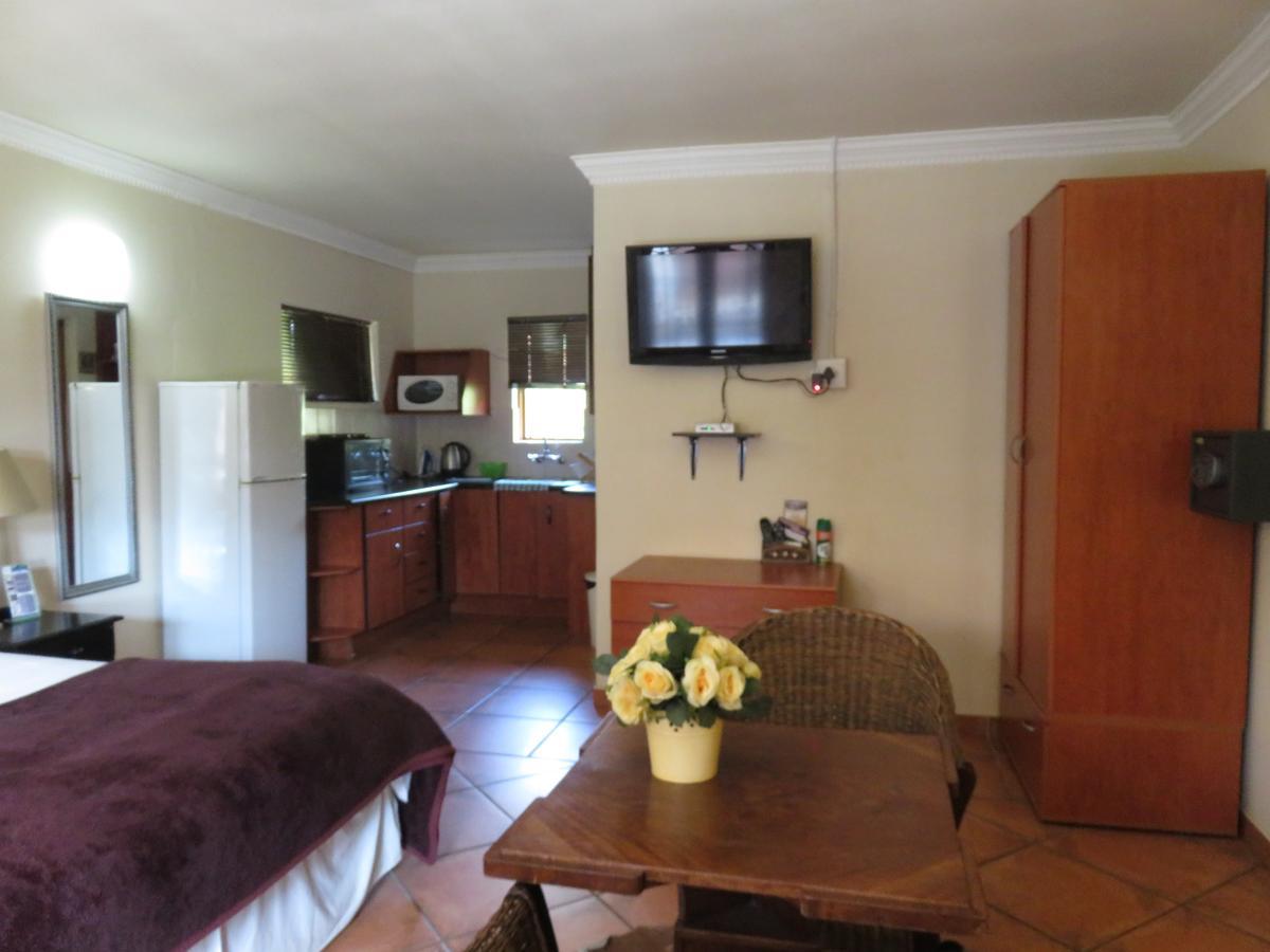 Meerhof Lodge Hartbeespoort Bagian luar foto